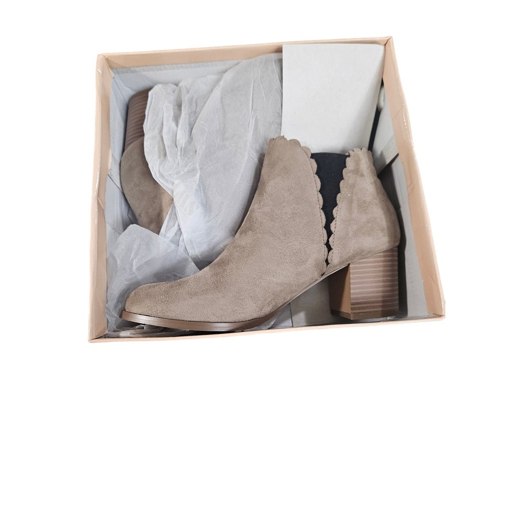NEW IN BOX TAUPE ANKLE BOOTS AMS SIZE 8